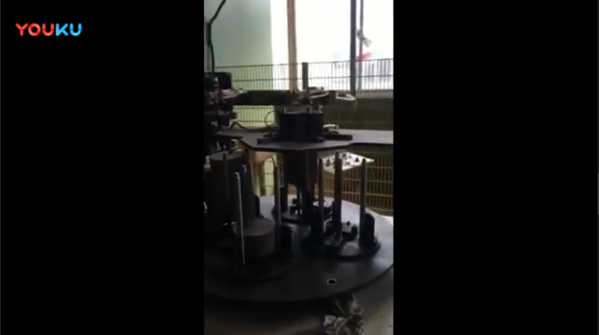 唐山单机多工程机械手空调压缩机壳生产视频.8