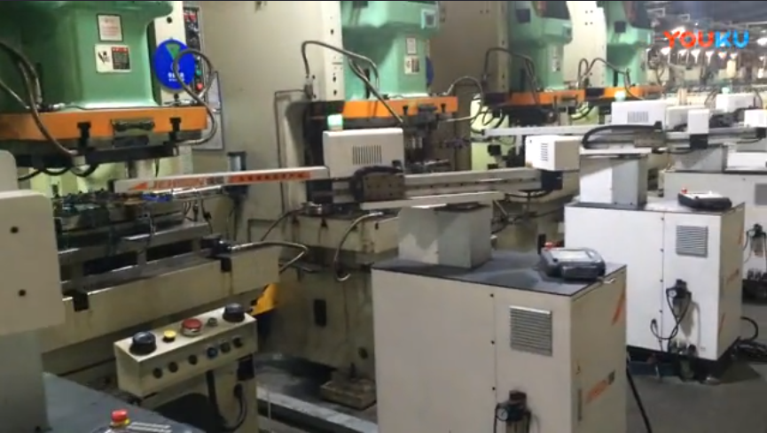 天津摆臂机器人固定轨生产视频