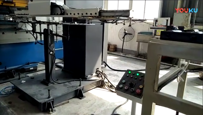 西安洗衣机全自动智能换型冲压机器人生产线
