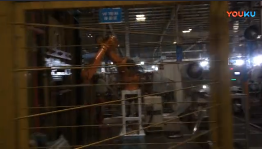 关节机器人生产面板自动化连线