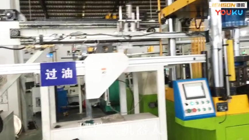 唐山摆臂机器人电饭锅内胆生产视频（3）(1)