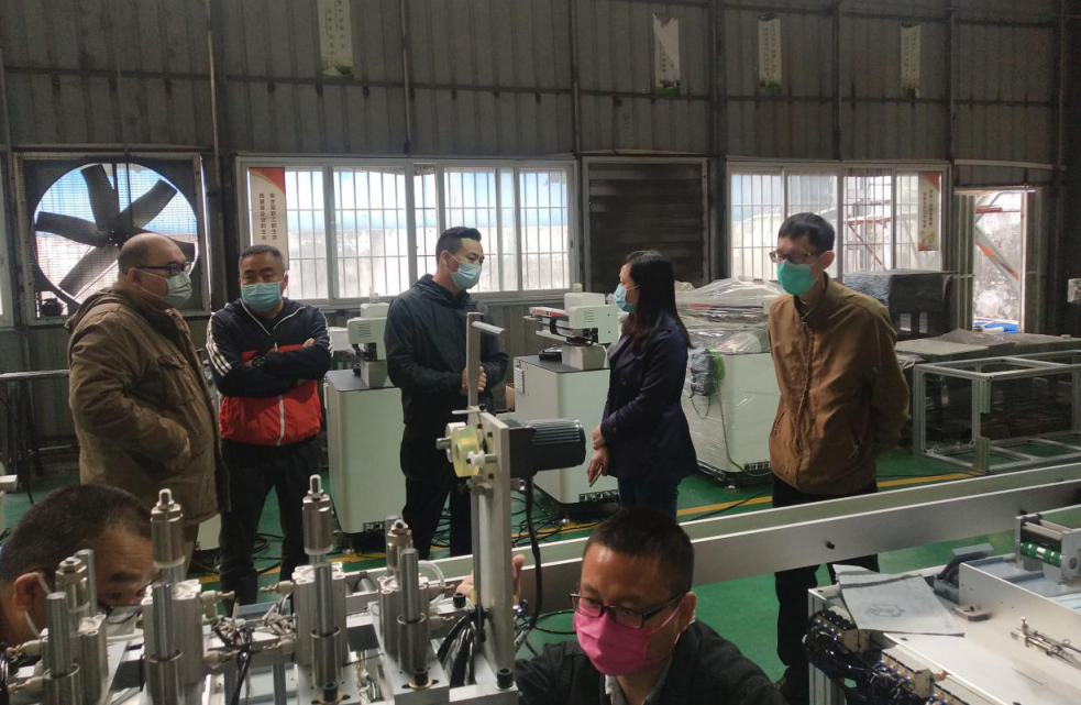 遵义顺德区经促局工业科领导莅临捷瞬冲压机器人考察
